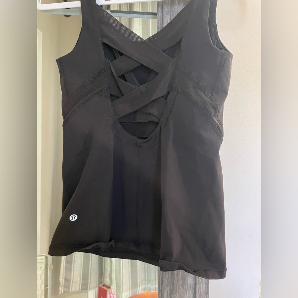 Lululemon size 4 tank with built in bra